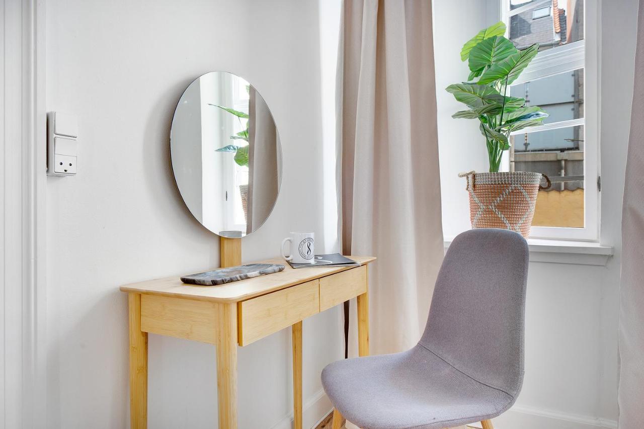 Sanders Central - Petite One-bedroom In The Middle Of It All Apartment